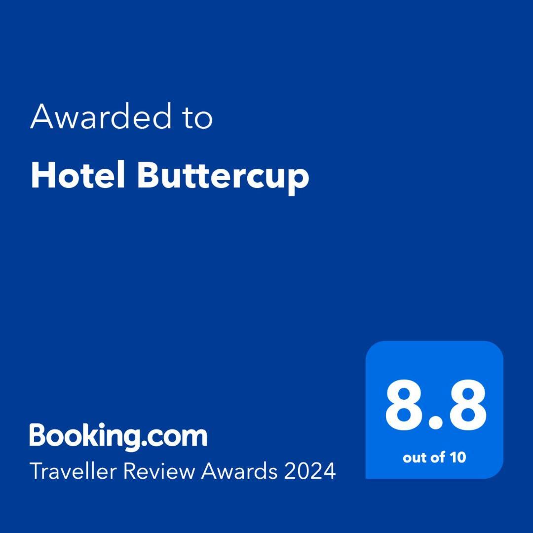 Hotel Buttercup Pokhara Buitenkant foto