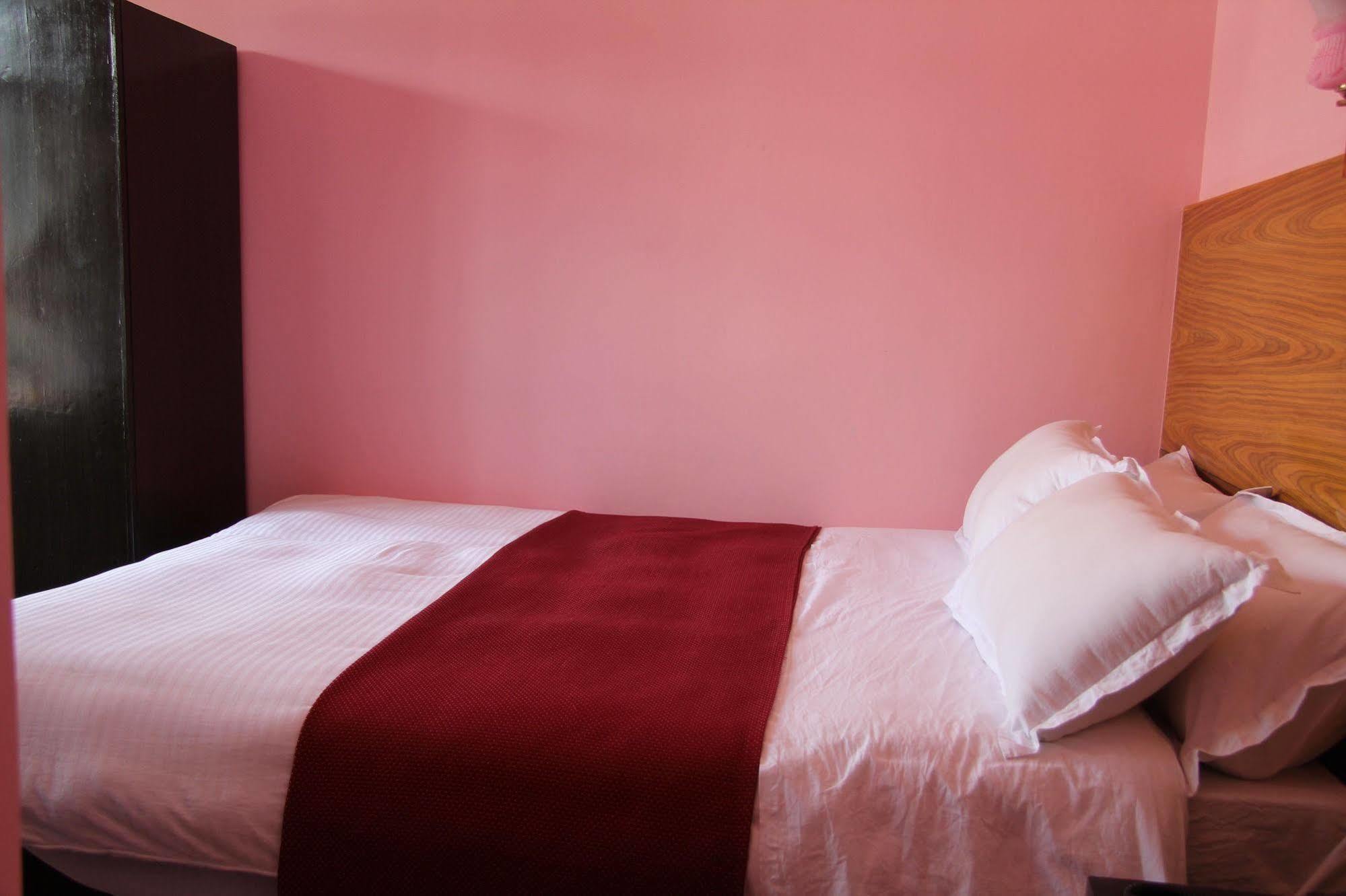 Hotel Buttercup Pokhara Buitenkant foto