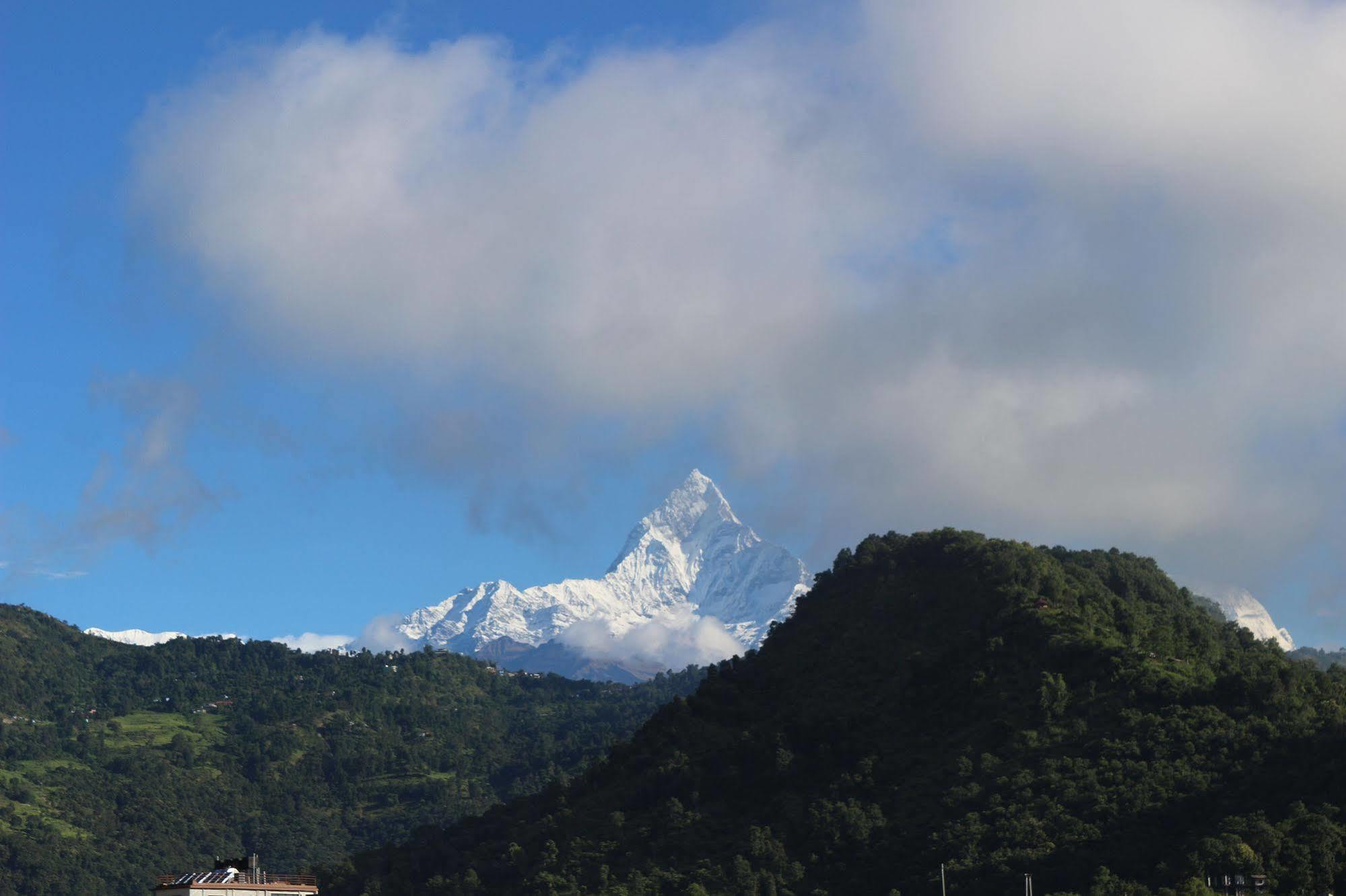 Hotel Buttercup Pokhara Buitenkant foto