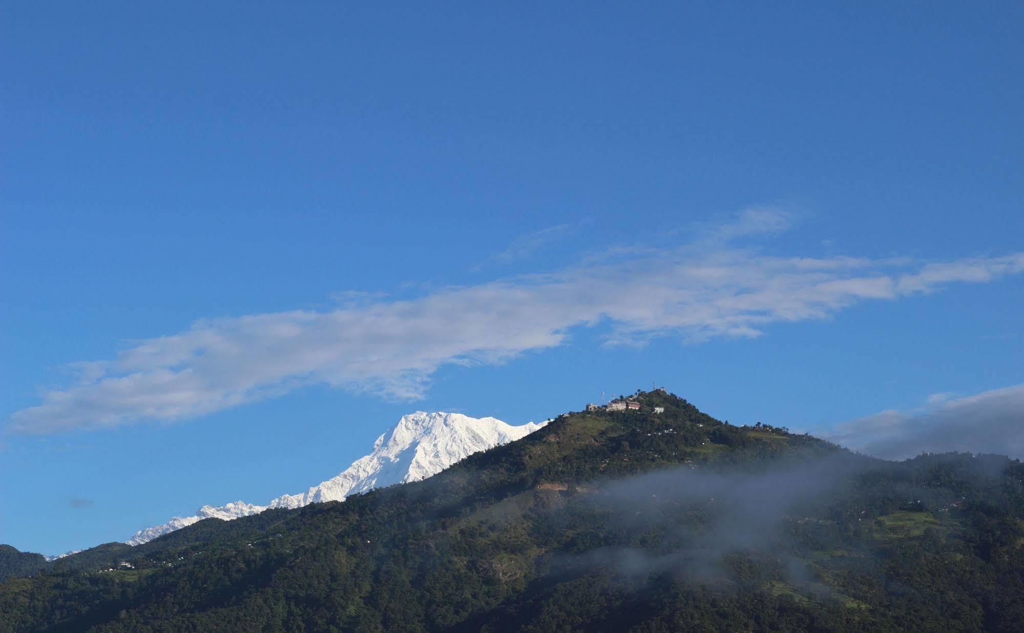 Hotel Buttercup Pokhara Buitenkant foto